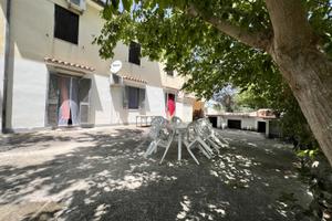Piano terra - 7 posti letto - 700 m dal mare