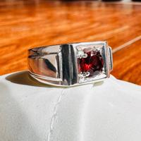 Anello da Uomo in Argento Sterling con Granato