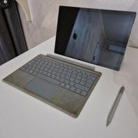 Surface PRO con tastiera in alcantara e penna