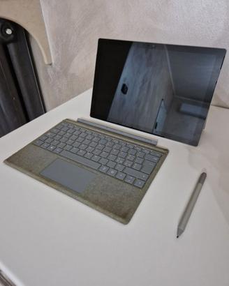 Surface PRO con tastiera in alcantara e penna