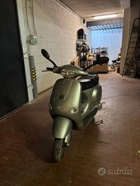 Piaggio vespa 125 et4