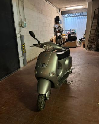 Piaggio vespa 125 et4