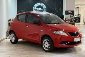 Lancia Ypsilon anno 2017 motore nuovo KM0