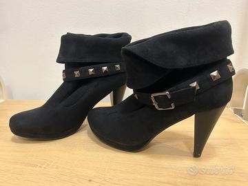 Stivaletti neri, tacco medio con borchie