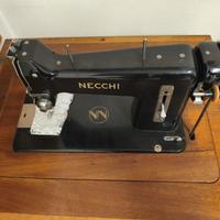 Macchina da cucire Necchi 