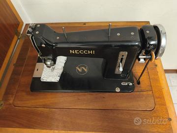 Macchina da cucire Necchi 