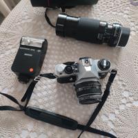 macchina fotografica+obbiettivo+ flash 