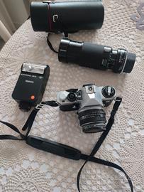 macchina fotografica+obbiettivo+ flash 