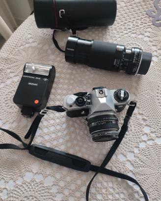 macchina fotografica+obbiettivo+ flash 