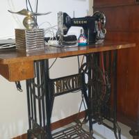 Macchina da cucire Necchi vintage