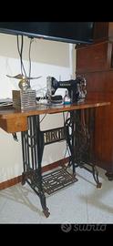 Macchina da cucire Necchi vintage