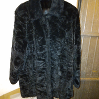 Cappotto corto in ecopelliccia