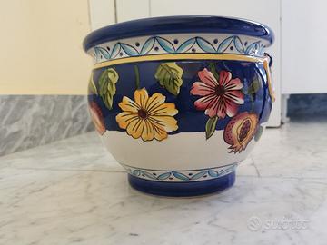 Vaso in porcellana decorato a mano