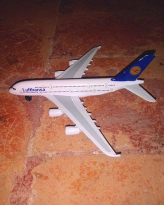 modellino aereo Lufthansa
