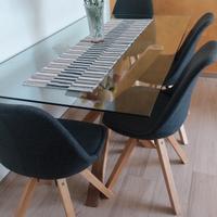 Tavolo con piano in vetro