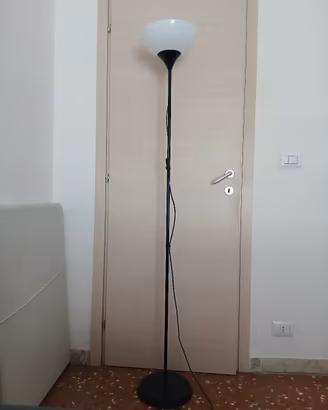 LAMPADA DA TERRA IKEA   come nuova 