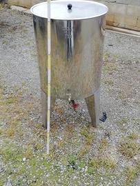 Contenitore olio con piedistallo 110 litri