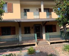 Villa padronale indipendente cn terreno e giardino