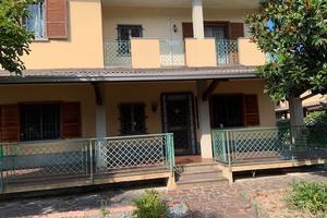 Villa padronale indipendente cn terreno e giardino