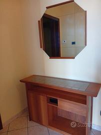 Ingresso, porta TV, porta bottiglie,tavolino ,vaso