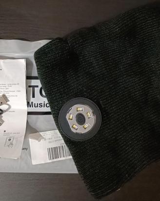 Cappello con torcia + auricolari bluetooth