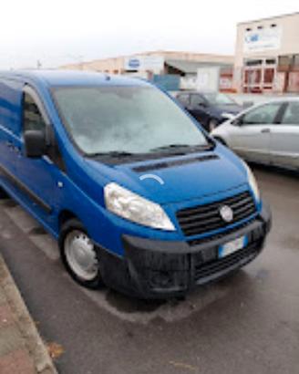furgoni e auto di tutti i prezzi
