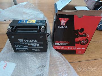 Yuasa YTX12-BS super MF batteria moto 