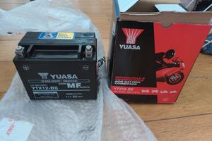 Yuasa YTX12-BS super MF batteria moto 