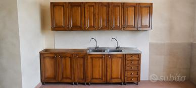 Cucina artigianale in legno di noce