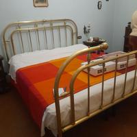 Struttura letto matrimoniale in ottone.