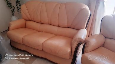 Divano e poltrone in pelle classici