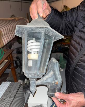 Applique da esterno IP44 con lampadine a risp.ener