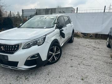 Peugeot 5008 1.5 diesel 7 posti