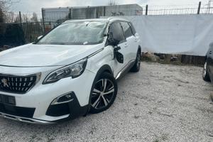 Peugeot 5008 1.5 diesel 7 posti