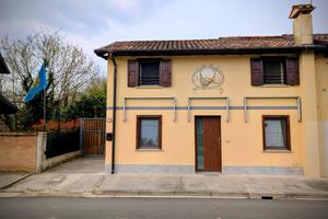 Casa indipendente con giardino