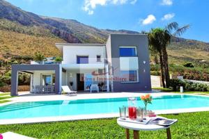 Villa di 150 m² con più di 5 locali a Castellammar
