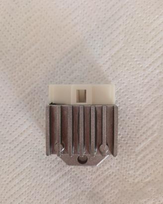 Regolatore raddrizzatore di tensione 12 V