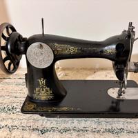 Macchina da cucire Singer antica