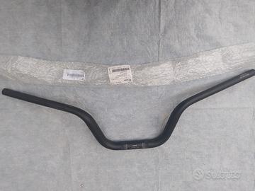 Manubrio originale Benelli TRK 702