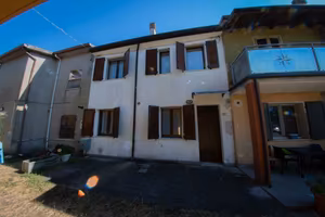 Casa indipendente su due livelli
