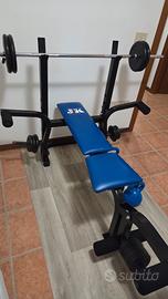 Panca piana con bilanciere e pesi inclusi palestra