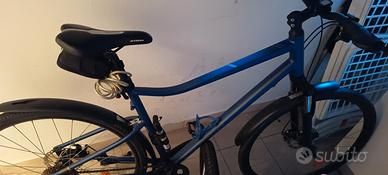 city bike nuova con tanti accessori 
