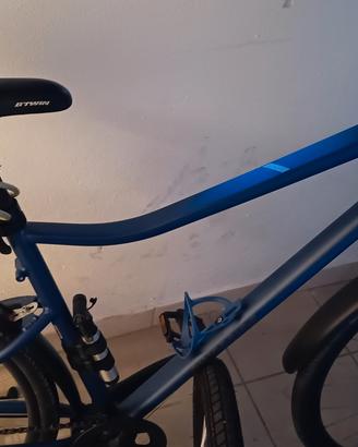 city bike nuova con tanti accessori 