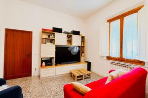 CASA INDIPENDENTE A CAPRAIA E LIMITE