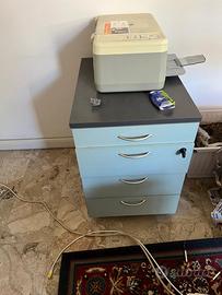 tavolino , sedie , armadietto