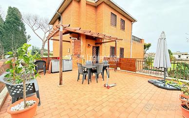 4 LOCALI CON TERRAZZO AMPIO E BALCONE