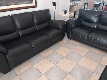DIVANO IN PELLE