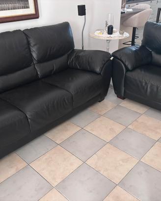 DIVANO IN PELLE