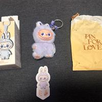 Labubu originale lettera E pin for love