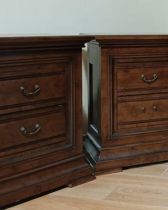 Coppia comodini in legno massiccio stile classico